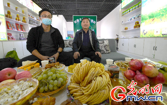 【幸福花开新边疆】一根网线串起一条助农增收新路子 【幸福花开新边疆】一根网线串起一条助农增收新路子