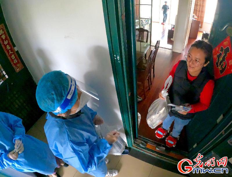 【图片故事】“守沪者联盟”丨上海鞍山路：“三驾马车”守护1520户家庭平安