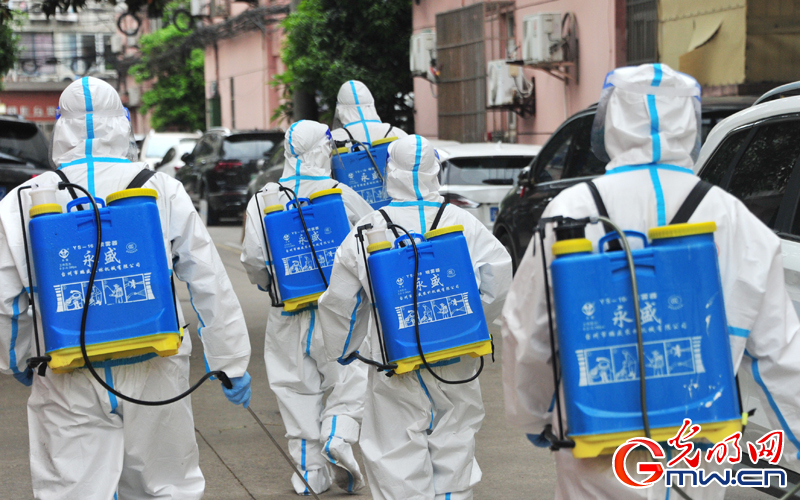 【组图】“守沪者联盟”丨上海：社区开展防疫预防性环境消杀行动 筑牢战“疫”防线
