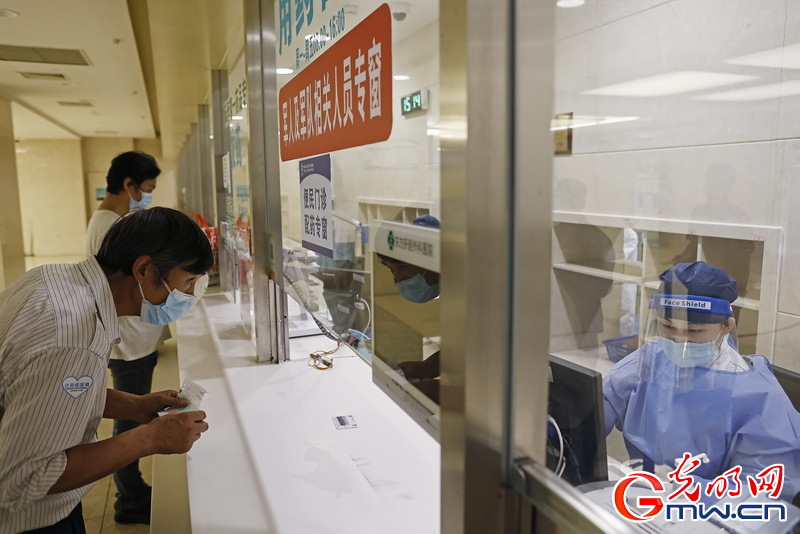 【组图】“守沪者联盟”丨上海：医院增设便民门诊 方便民众配药
