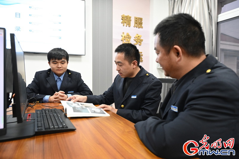 2025春运进行时丨春运幕后的“CT”影像师 2025春运进行时丨春运幕后的“CT”影像师