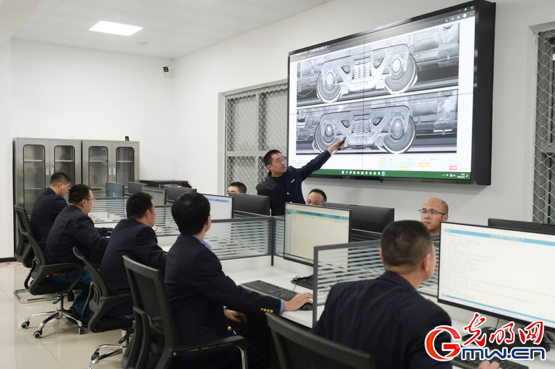 2025春运进行时丨春运幕后的“CT”影像师 2025春运进行时丨春运幕后的“CT”影像师