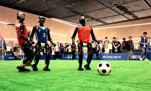 上海举行国际人形机器人技能大赛