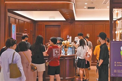 从尝鲜到长线 首店经济持续升温