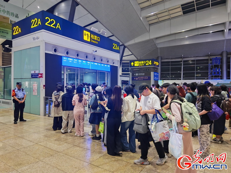 国铁北京局首次开行“歌迷专列”护航歌迷旅客顺利返程 国铁北京局首次开行“歌迷专列”护航歌迷旅客顺利返程