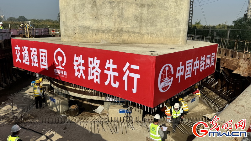 京滨城际铁路东丽特大桥跨北环铁路连续梁转体成功 京滨城际铁路东丽特大桥跨北环铁路连续梁转体成功