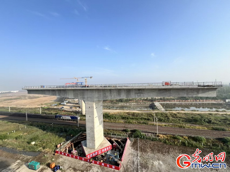 京滨城际铁路东丽特大桥跨北环铁路连续梁转体成功 京滨城际铁路东丽特大桥跨北环铁路连续梁转体成功
