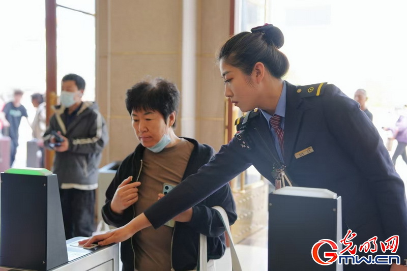 国庆、中秋假期铁路运输即将启动 国铁北京局预计发送旅客1738.0万人次 国庆、中秋假期铁路运输即将启动 国铁北京局预计发送旅客1738.0万人次