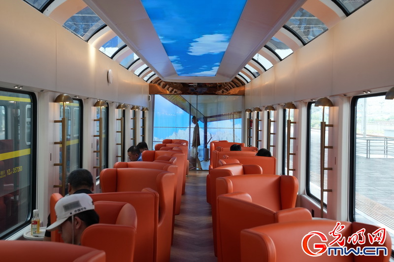 驶向碧海金沙的浪漫之旅 “星光·燕赵号”十一再启程 驶向碧海金沙的浪漫之旅 “星光·燕赵号”十一再启程