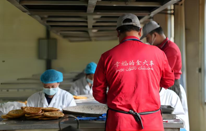 “铁字号”产业链铺就乡村振兴“快车道” “铁字号”产业链铺就乡村振兴“快车道”