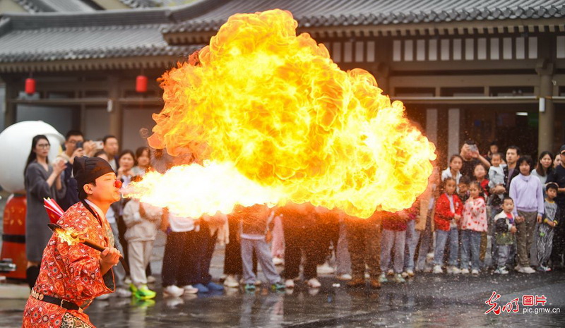 经济V观察丨假期旅游乘数效应充分释放:以旅游之旺 促消费之兴 经济V观察丨假期旅游乘数效应充分释放:以旅游之旺 促消费之兴