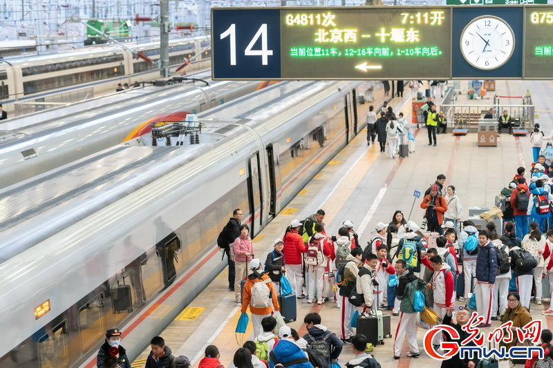 高铁研学专列:千名师生乘“移动课堂”南下丹江口溯源 高铁研学专列:千名师生乘“移动课堂”南下丹江口溯源