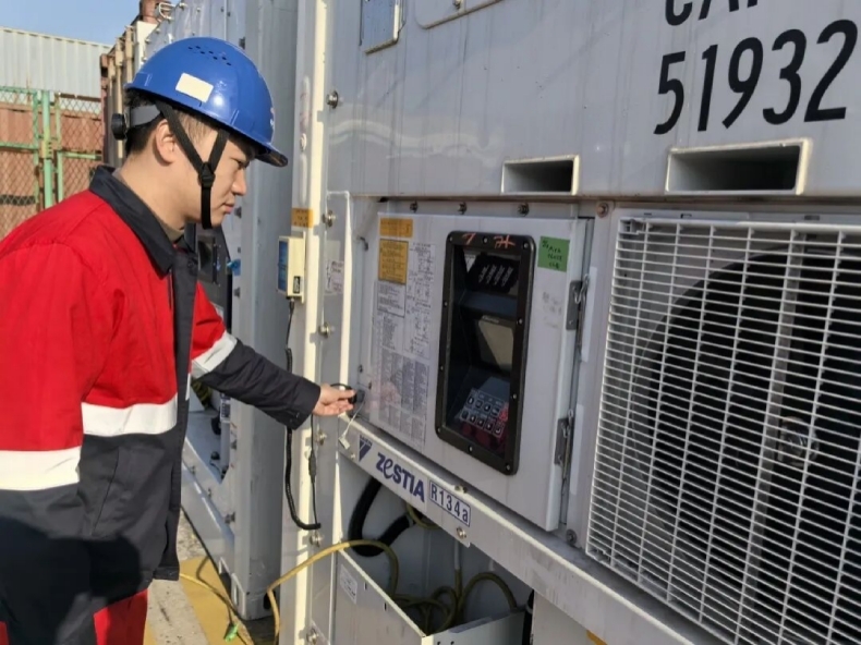 “堆场管家”:一名箱管员的职场焕新记 “堆场管家”:一名箱管员的职场焕新记