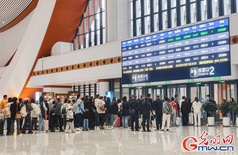 沈白高铁开通带火长白山冰雪游客 沈白高铁开通带火长白山冰雪游客