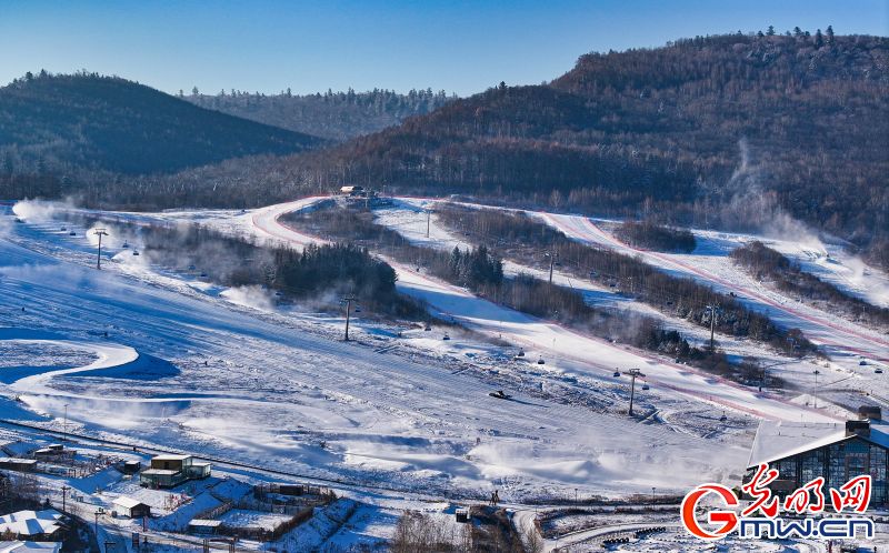 沈白高铁开通带火长白山冰雪游客 沈白高铁开通带火长白山冰雪游客