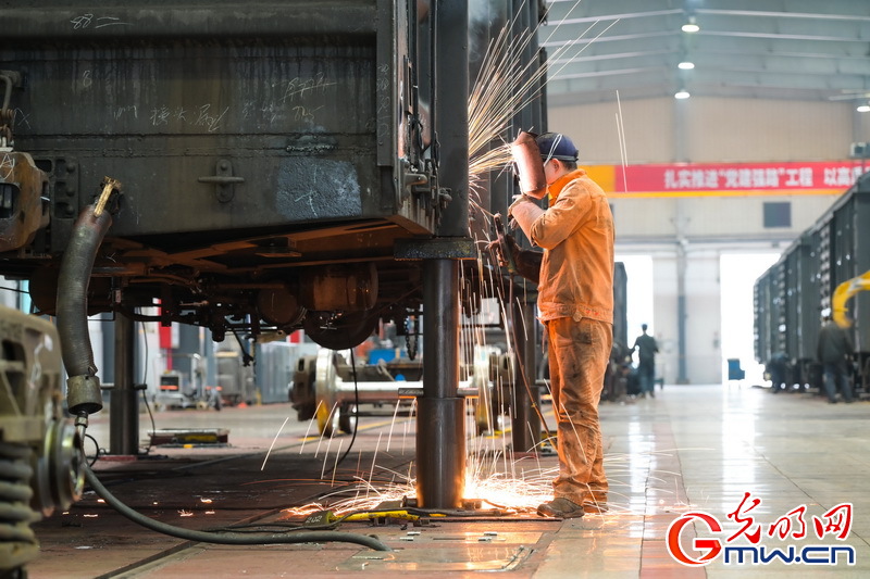 2026春运进行时丨“车辆医生”检修忙