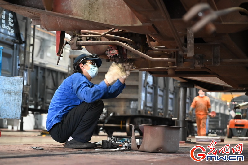 2026春运进行时丨“车辆医生”检修忙