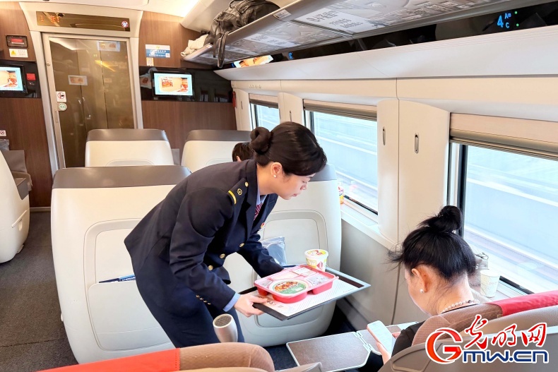2026春运进行时丨铁轨映初心:记三位女车长的春运守护 2026春运进行时丨铁轨映初心:记三位女车长的春运守护
