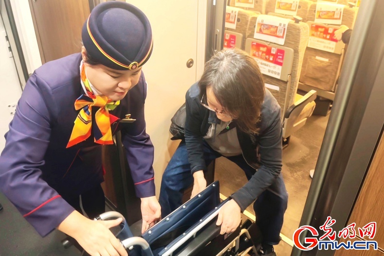 2026春运进行时丨铁轨映初心:记三位女车长的春运守护 2026春运进行时丨铁轨映初心:记三位女车长的春运守护