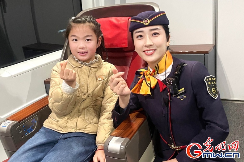 2026春运进行时丨铁轨映初心:记三位女车长的春运守护 2026春运进行时丨铁轨映初心:记三位女车长的春运守护