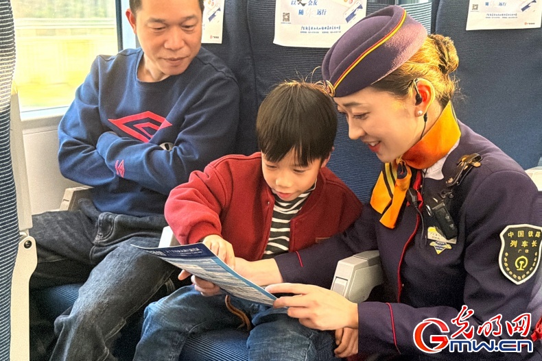 2026春运进行时丨铁轨映初心:记三位女车长的春运守护 2026春运进行时丨铁轨映初心:记三位女车长的春运守护