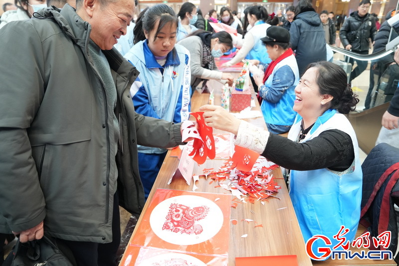 2026春运进行时丨小年至 年味浓 旅途暖