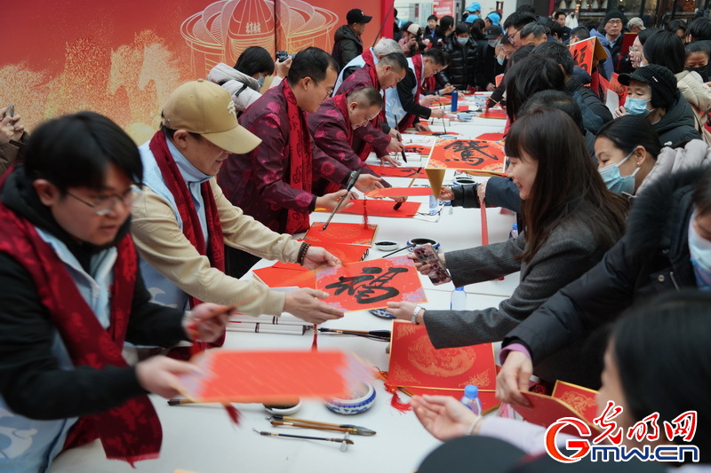 2026春运进行时丨小年至 年味浓 旅途暖 2026春运进行时丨小年至 年味浓 旅途暖