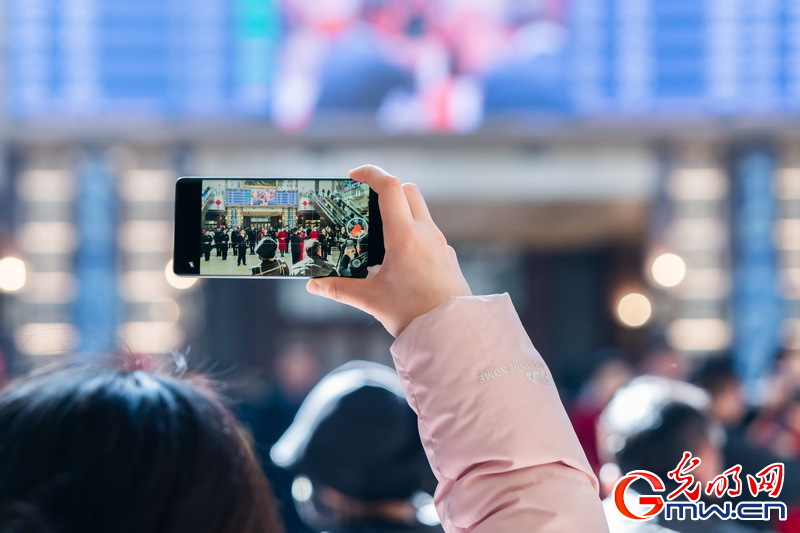 2026春运进行时丨翰墨迎春福满春运 文化惠民情暖京城 2026春运进行时丨翰墨迎春福满春运 文化惠民情暖京城