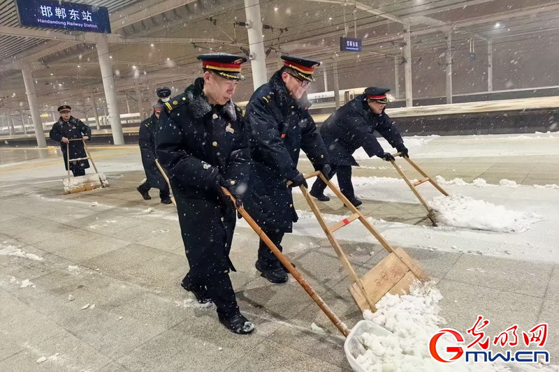 风雪无阻保畅通 京津冀铁路全力应对降雪天气