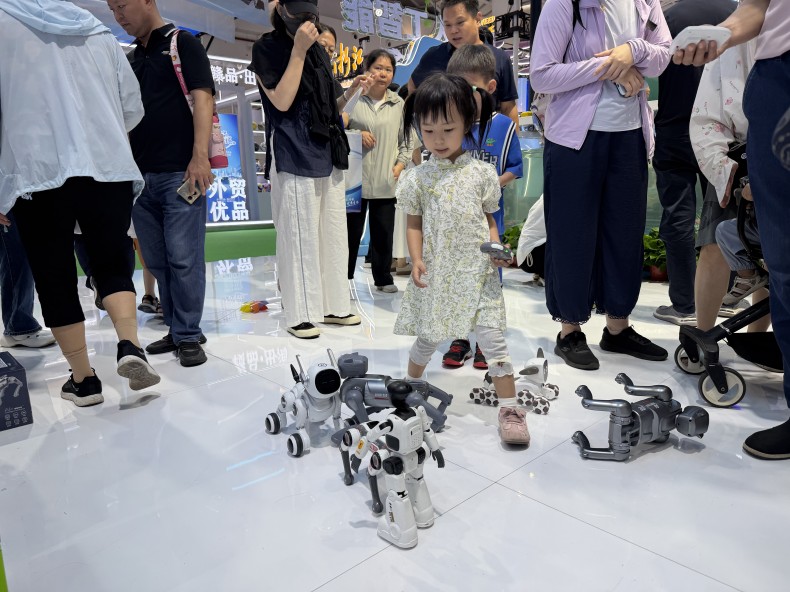 2026消博会丨在南海之滨 听见中国消费市场的澎湃心跳 2026消博会丨在南海之滨 听见中国消费市场的澎湃心跳