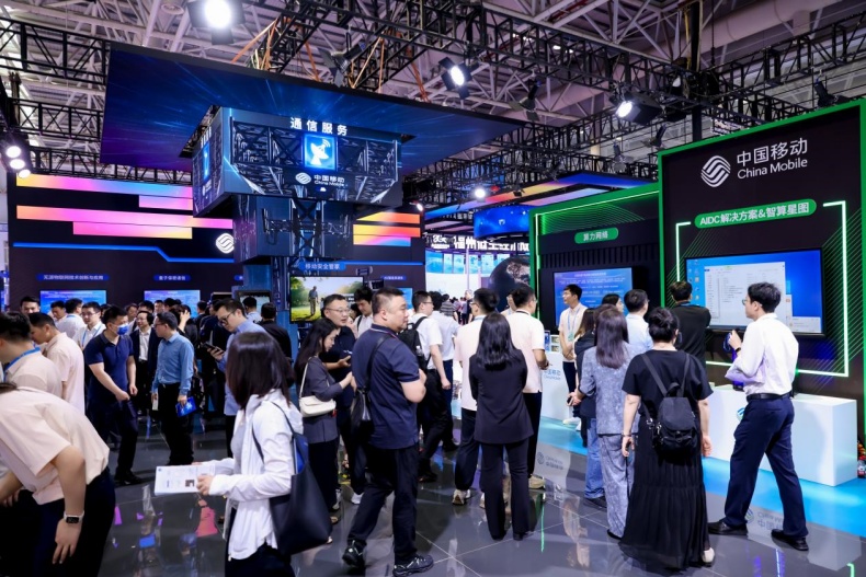 聚焦峰会现场！中国移动“通算智”三块拼图解锁数智新动力
