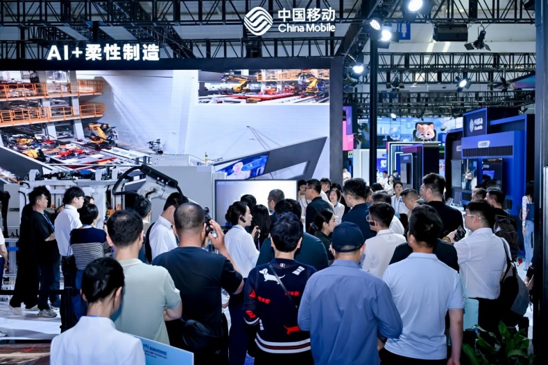 聚焦峰会现场！中国移动“通算智”三块拼图解锁数智新动力