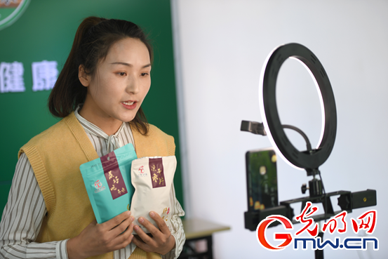 【幸福花开新边疆】一根网线串起一条助农增收新路子 【幸福花开新边疆】一根网线串起一条助农增收新路子