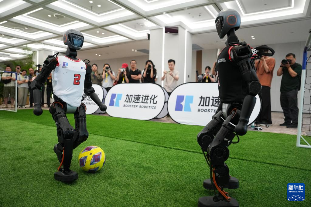在北京经开区感受机器人产业创新发展