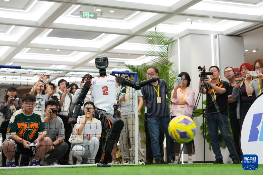 在北京经开区感受机器人产业创新发展