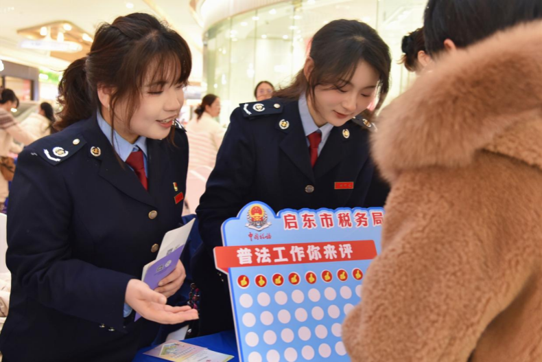 江苏启东：新春普法添暖意 政策解读获好评