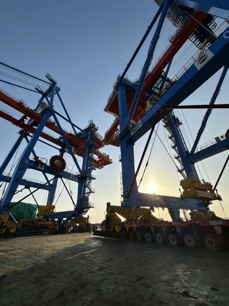 中国外运B2B物流方案护送钢铁巨臂出海